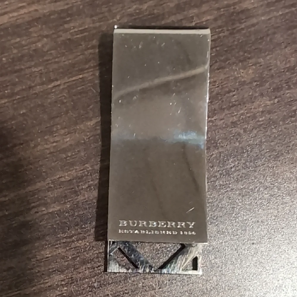 Burberry Silver Money Clip with Geometric Design - Picture 2 of 6